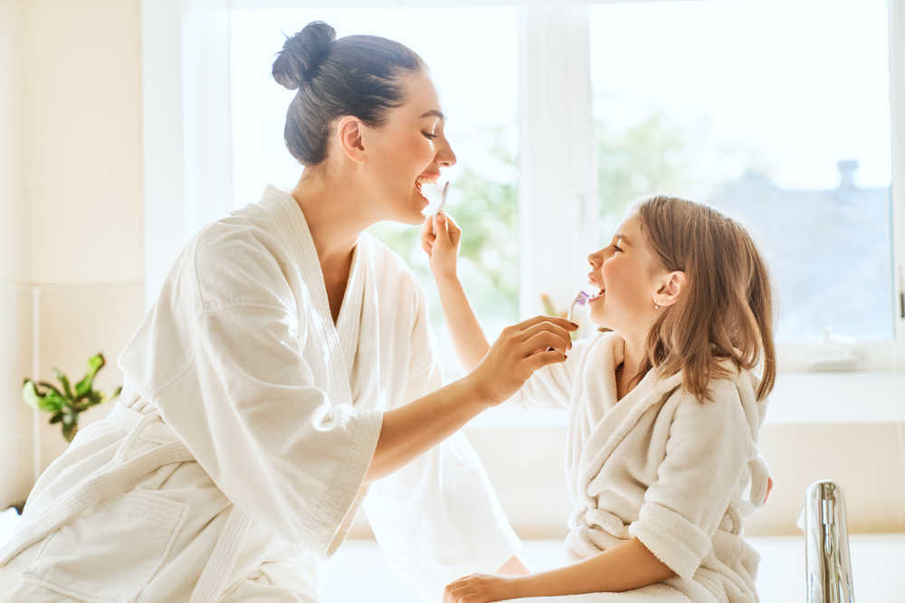La importancia de inculcar a nuestros hijos el hábito de lavarse los dientes